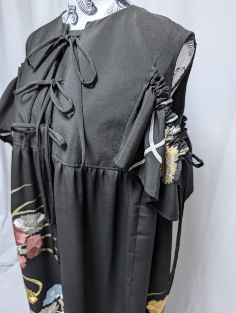 画像8: 【刺繍花籠】黒留袖オフショルダーリボンドレス (8)