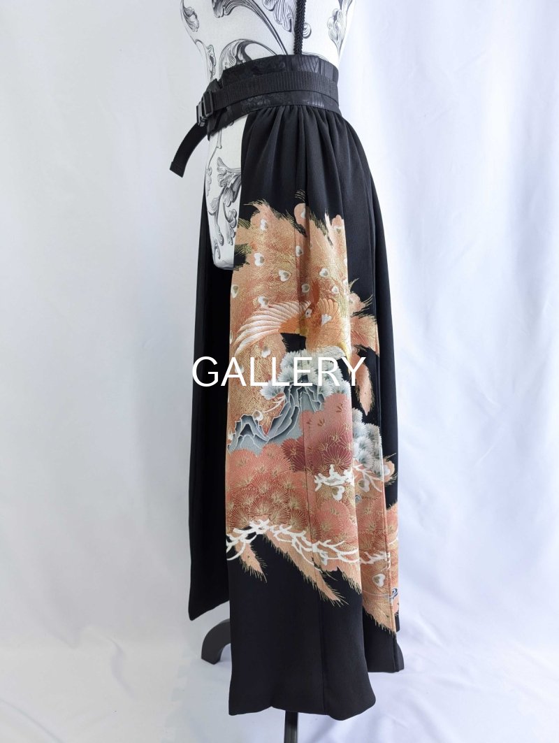 画像9: 【曙色の松×刺繍孔雀】黒留袖オーバースカート (9)