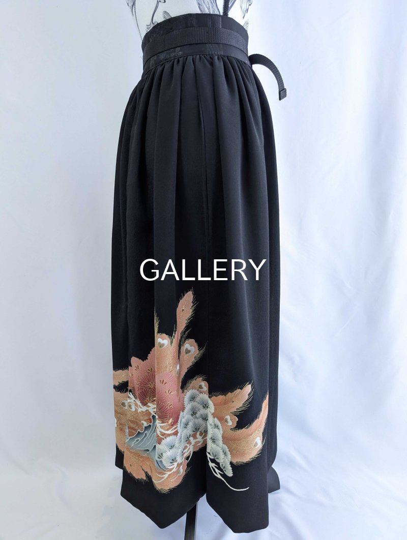 画像11: 【曙色の松×刺繍孔雀】黒留袖オーバースカート (11)