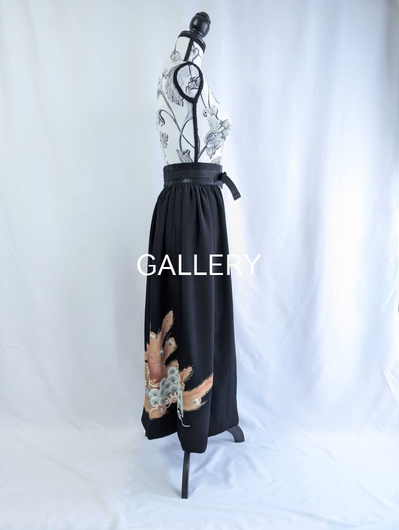 画像7: 【曙色の松×刺繍孔雀】黒留袖オーバースカート (7)