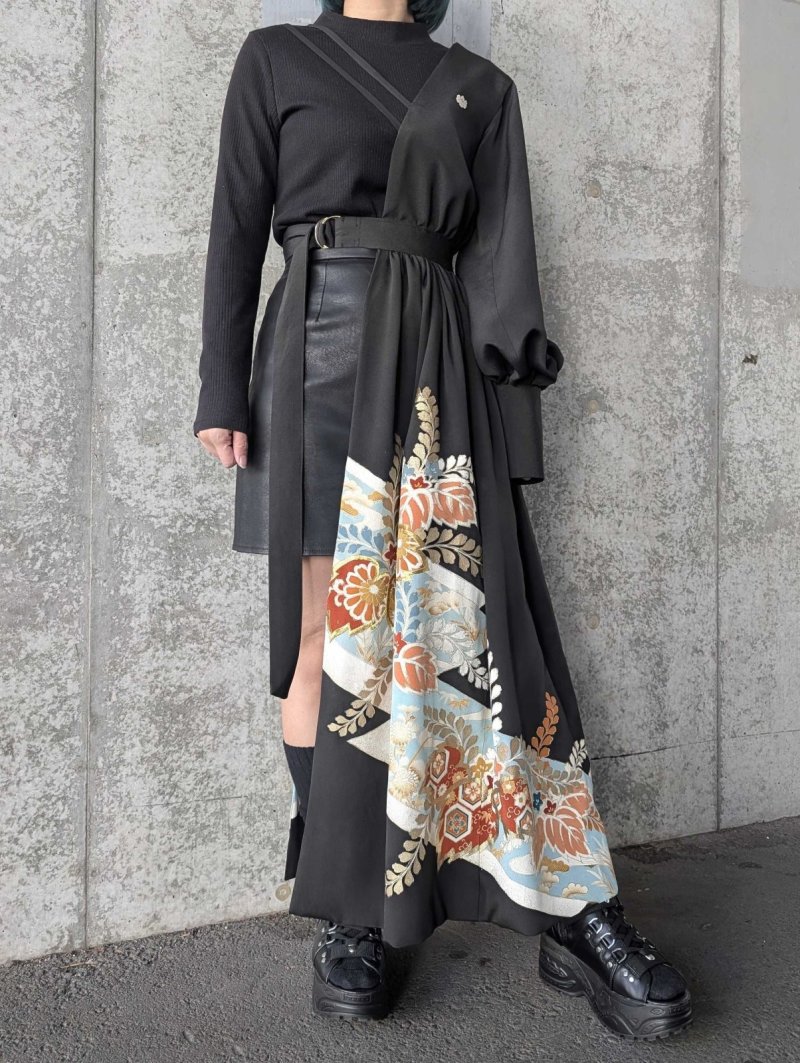 画像2: 【金刺繍踊り桐×五三桐紋】黒留袖アシンメトリードレス (2)