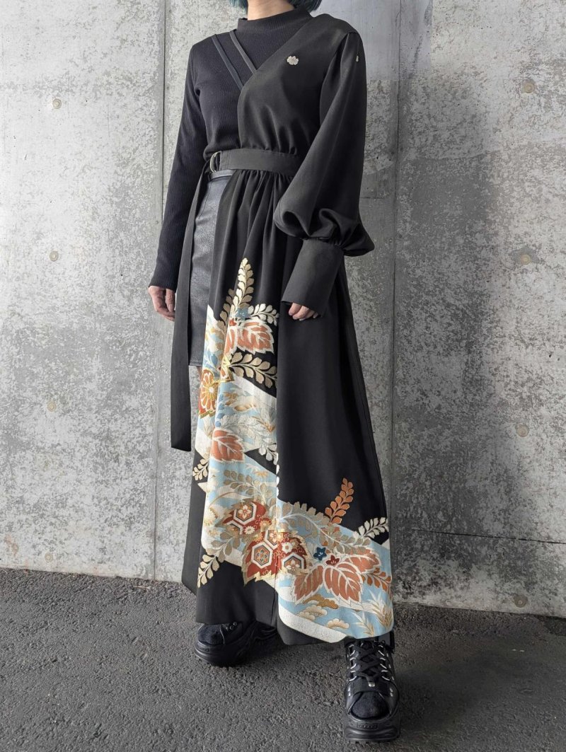 画像1: 【金刺繍踊り桐×五三桐紋】黒留袖アシンメトリードレス (1)