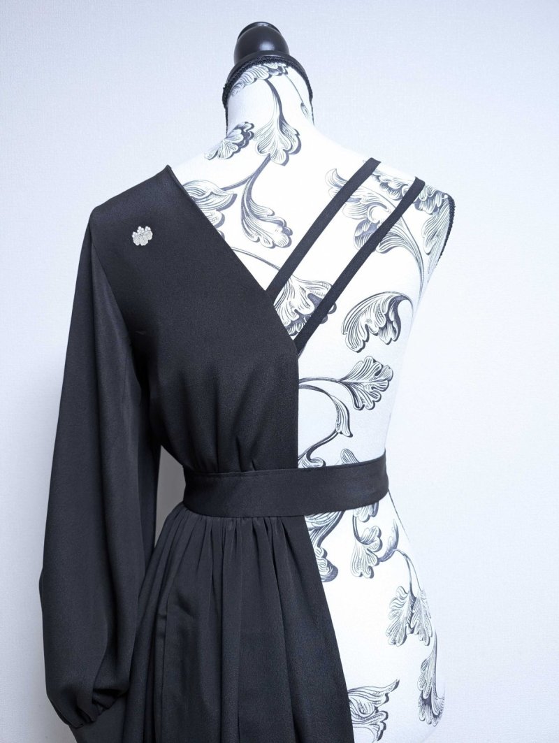 画像17: 【金刺繍踊り桐×五三桐紋】黒留袖アシンメトリードレス (17)
