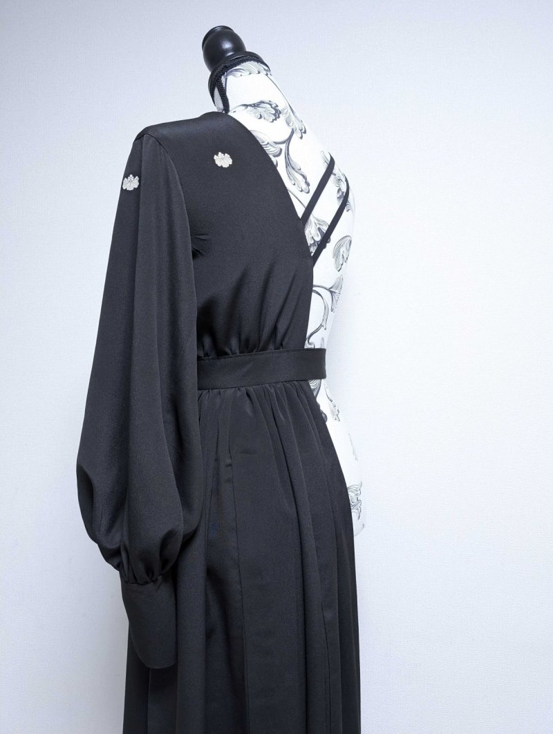画像15: 【金刺繍踊り桐×五三桐紋】黒留袖アシンメトリードレス (15)