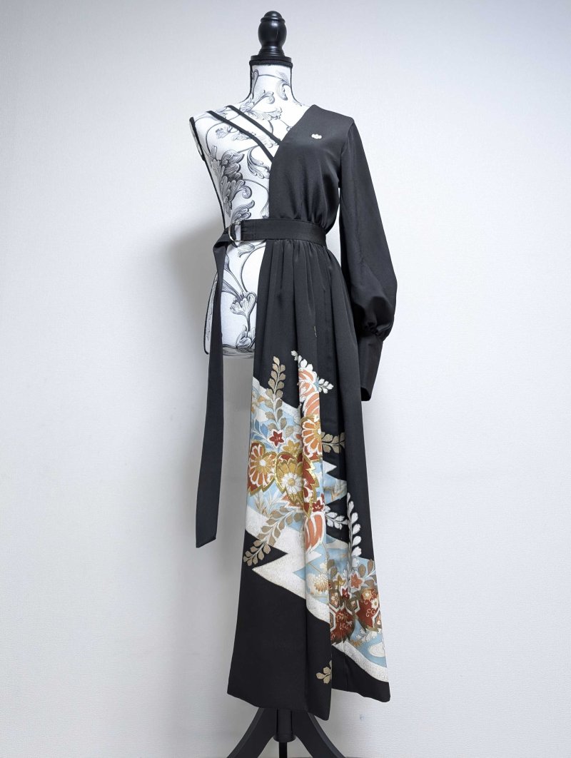 画像4: 【金刺繍踊り桐×五三桐紋】黒留袖アシンメトリードレス (4)