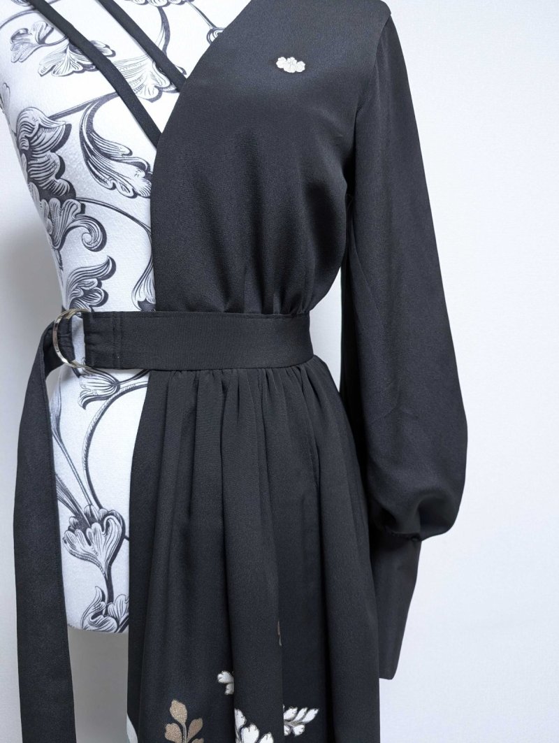 画像23: 【金刺繍踊り桐×五三桐紋】黒留袖アシンメトリードレス (23)