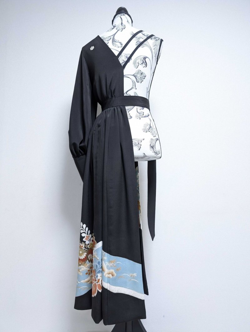 画像16: 【金刺繍踊り桐×五三桐紋】黒留袖アシンメトリードレス (16)
