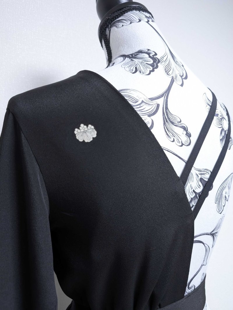 画像18: 【金刺繍踊り桐×五三桐紋】黒留袖アシンメトリードレス (18)