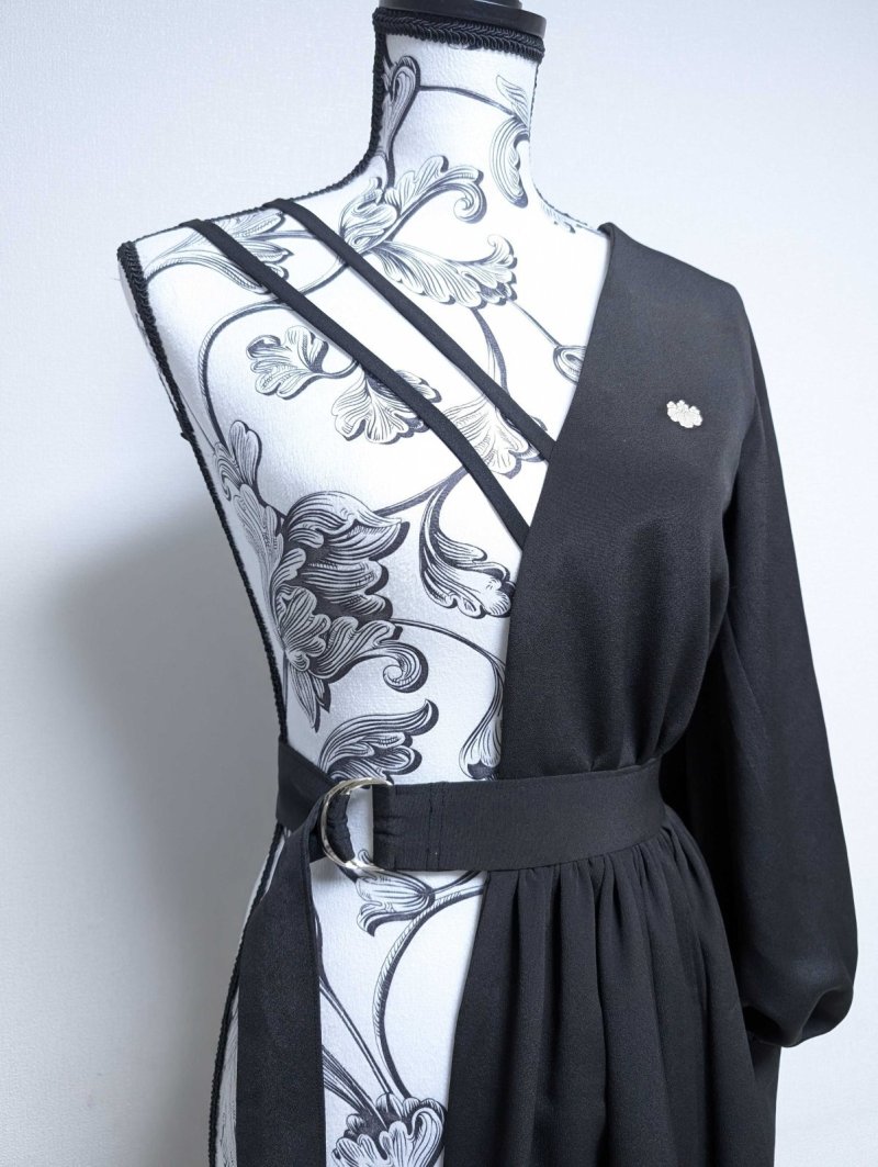 画像7: 【金刺繍踊り桐×五三桐紋】黒留袖アシンメトリードレス (7)