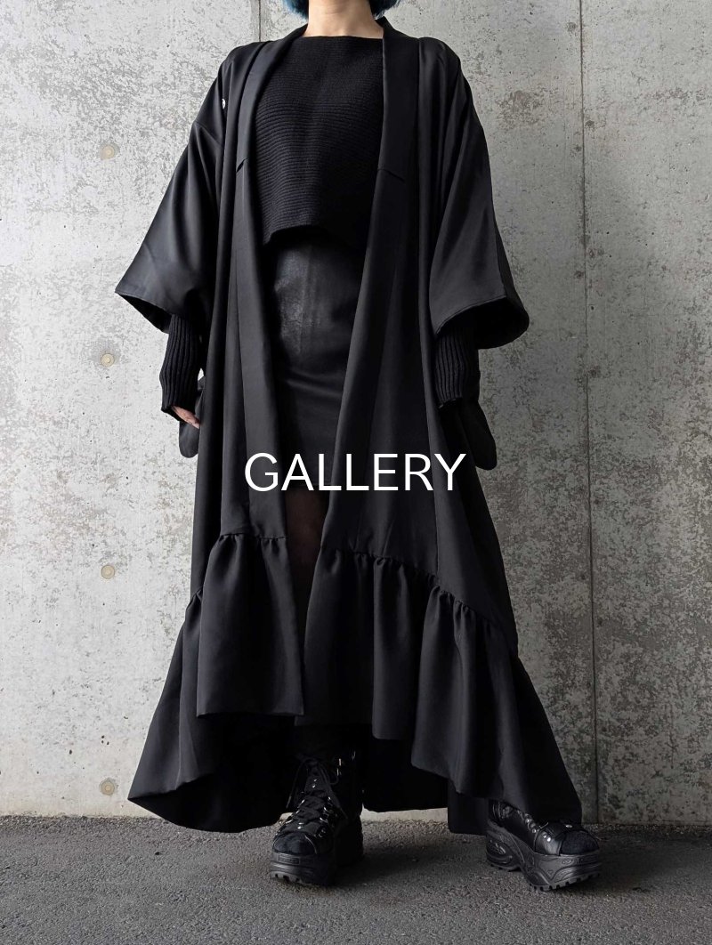 画像1: 【丸に片喰紋】黒紋付フリルガウン - luxury - (1)
