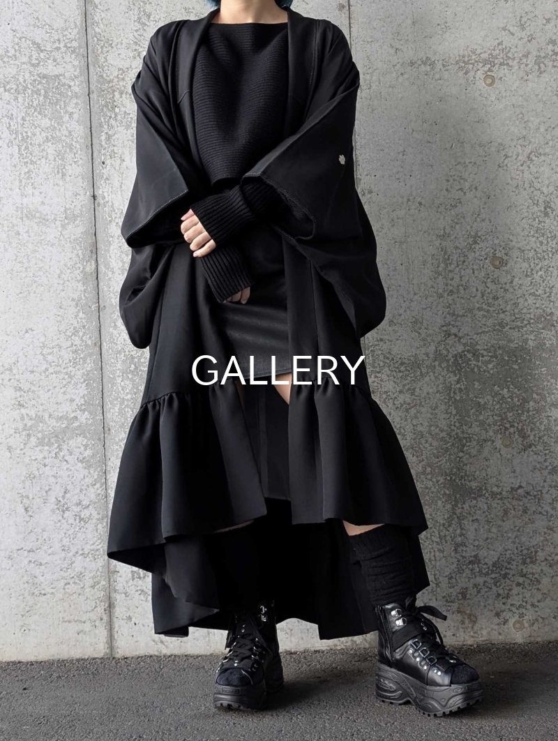 画像2: 【五三桐紋】黒紋付フリルガウン - mode - (2)