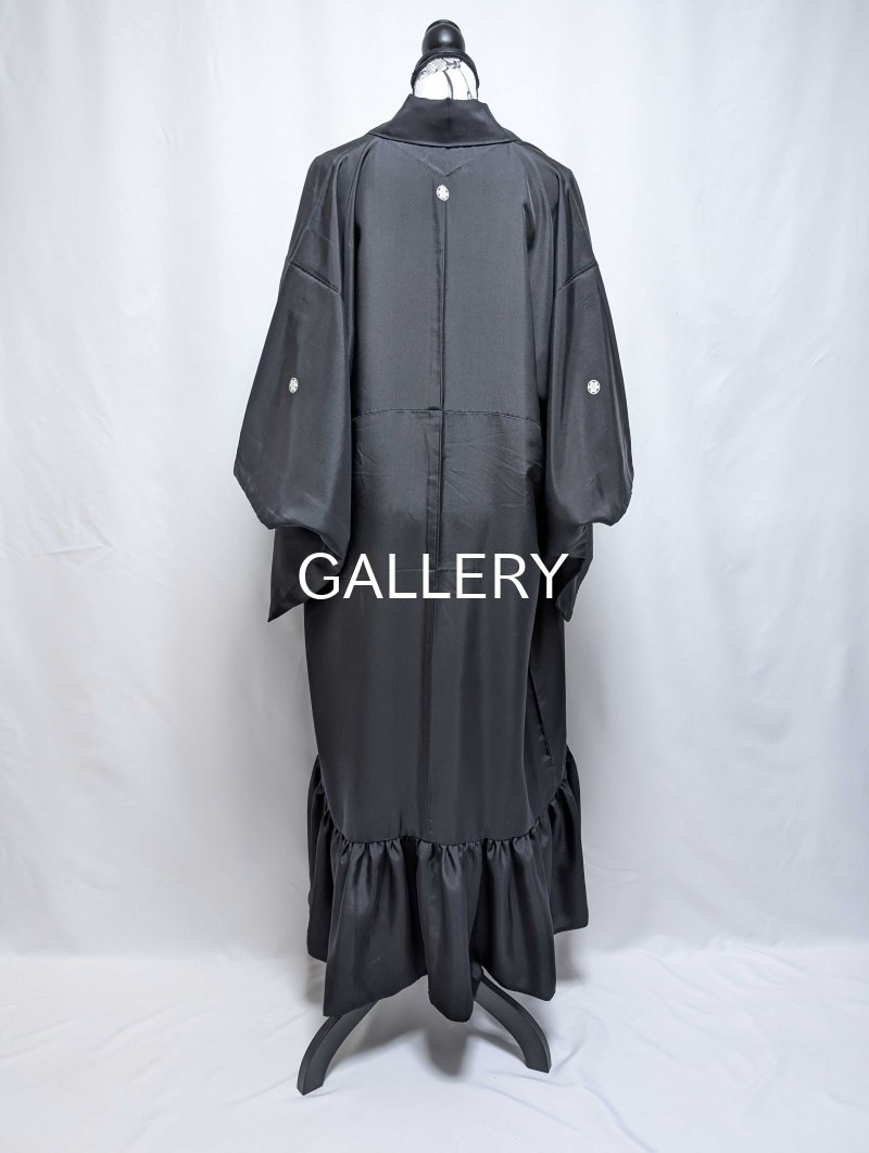 画像10: 【丸に片喰紋】黒紋付フリルガウン - luxury - (10)