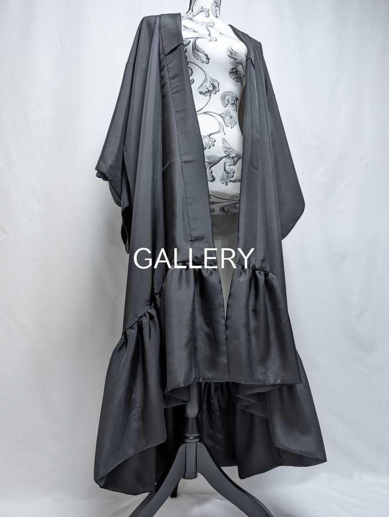 画像6: 【丸に片喰紋】黒紋付フリルガウン - luxury - (6)