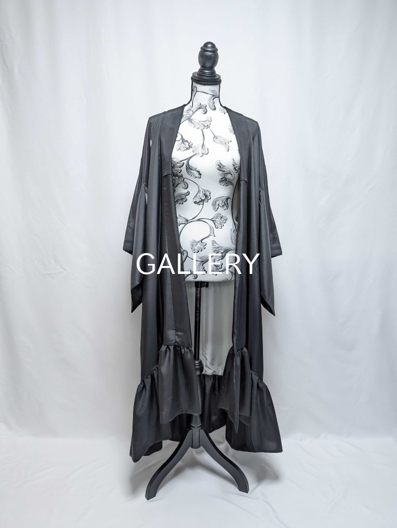 画像4: 【丸に片喰紋】黒紋付フリルガウン - luxury - (4)