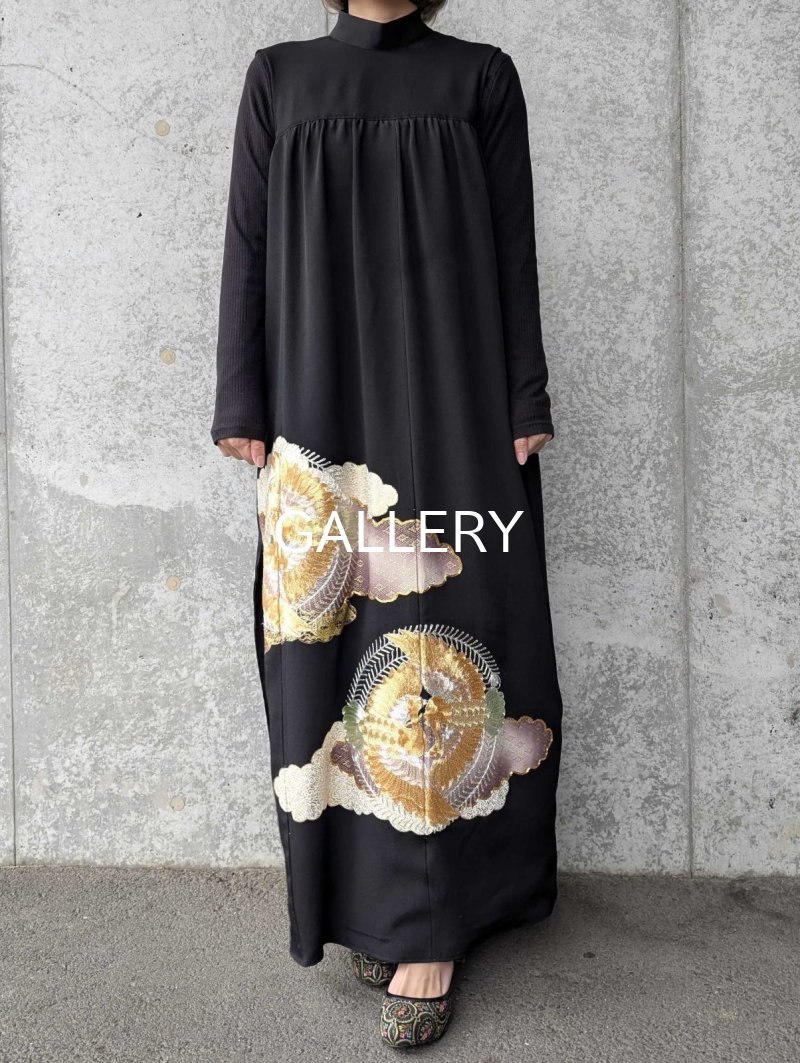 画像9: 【豪華金駒×向かい鳳凰×雲取り菊菱】黒留袖ハイネックドレス&ショートジャケットセット (9)