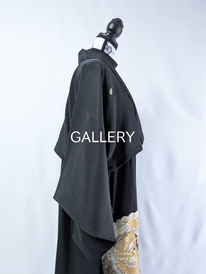 画像22: 【豪華金駒×向かい鳳凰×雲取り菊菱】黒留袖ハイネックドレス&ショートジャケットセット (22)