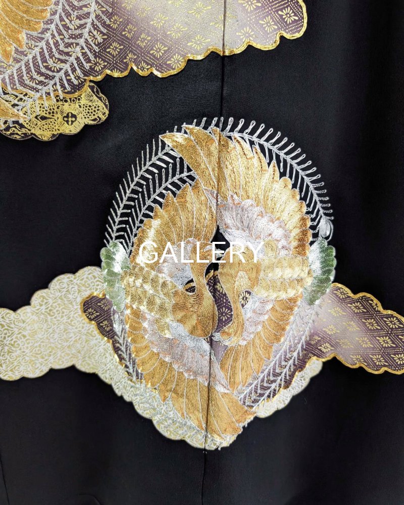 画像25: 【豪華金駒×向かい鳳凰×雲取り菊菱】黒留袖ハイネックドレス&ショートジャケットセット (25)