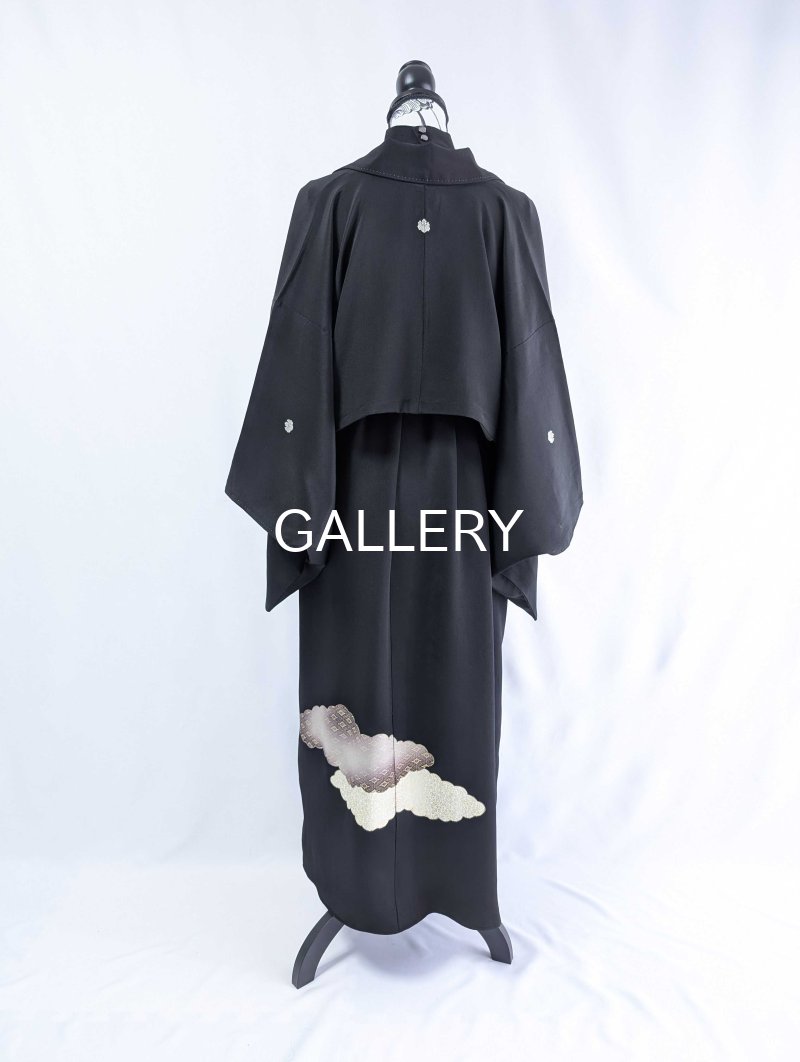 画像39: 【豪華金駒×向かい鳳凰×雲取り菊菱】黒留袖ハイネックドレス&ショートジャケットセット (39)