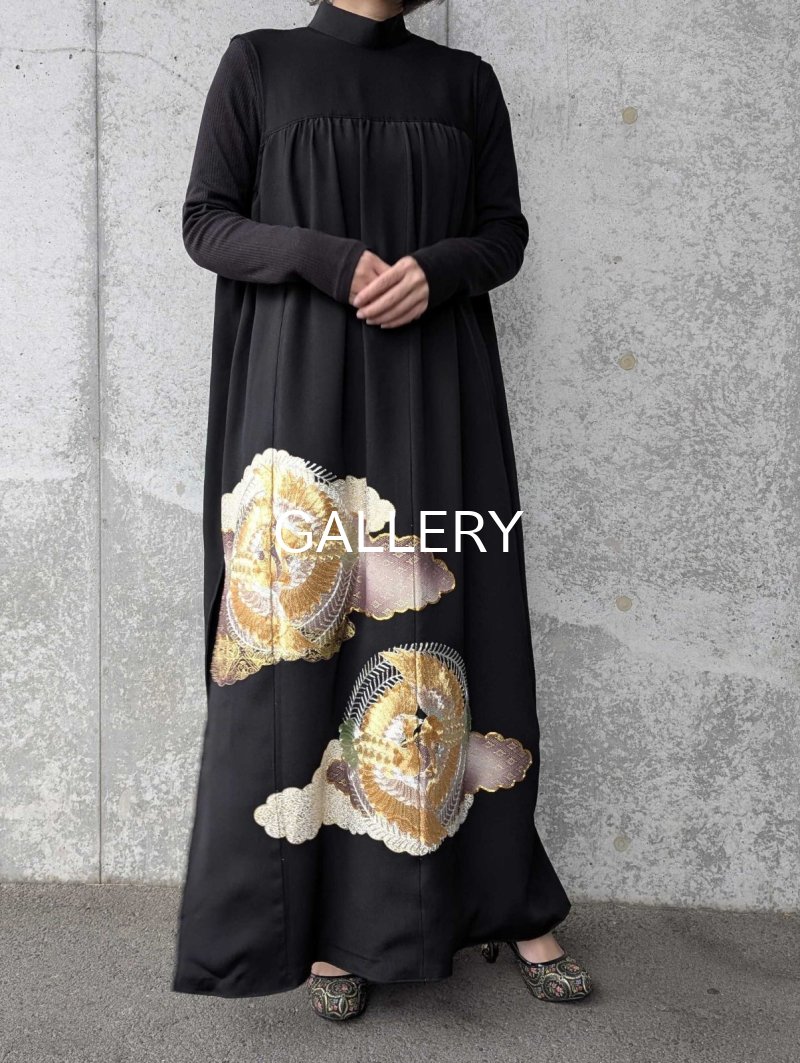 画像10: 【豪華金駒×向かい鳳凰×雲取り菊菱】黒留袖ハイネックドレス&ショートジャケットセット (10)