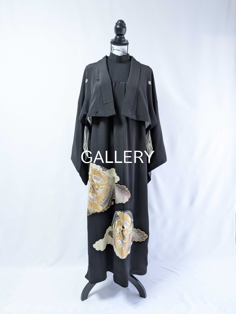 画像12: 【豪華金駒×向かい鳳凰×雲取り菊菱】黒留袖ハイネックドレス&ショートジャケットセット (12)