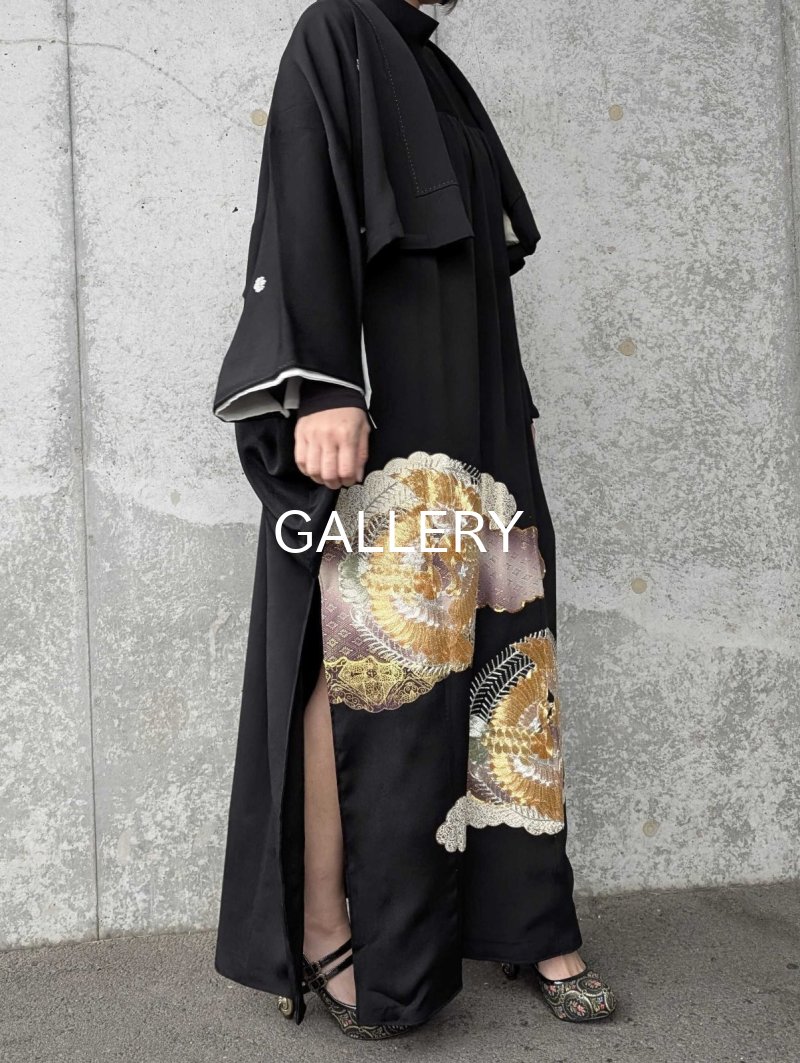 画像5: 【豪華金駒×向かい鳳凰×雲取り菊菱】黒留袖ハイネックドレス&ショートジャケットセット (5)