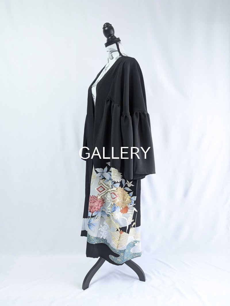 画像13: 【刺繍芍薬×雲取り】黒留袖フリルケープスリーブカーディガンコート (13)