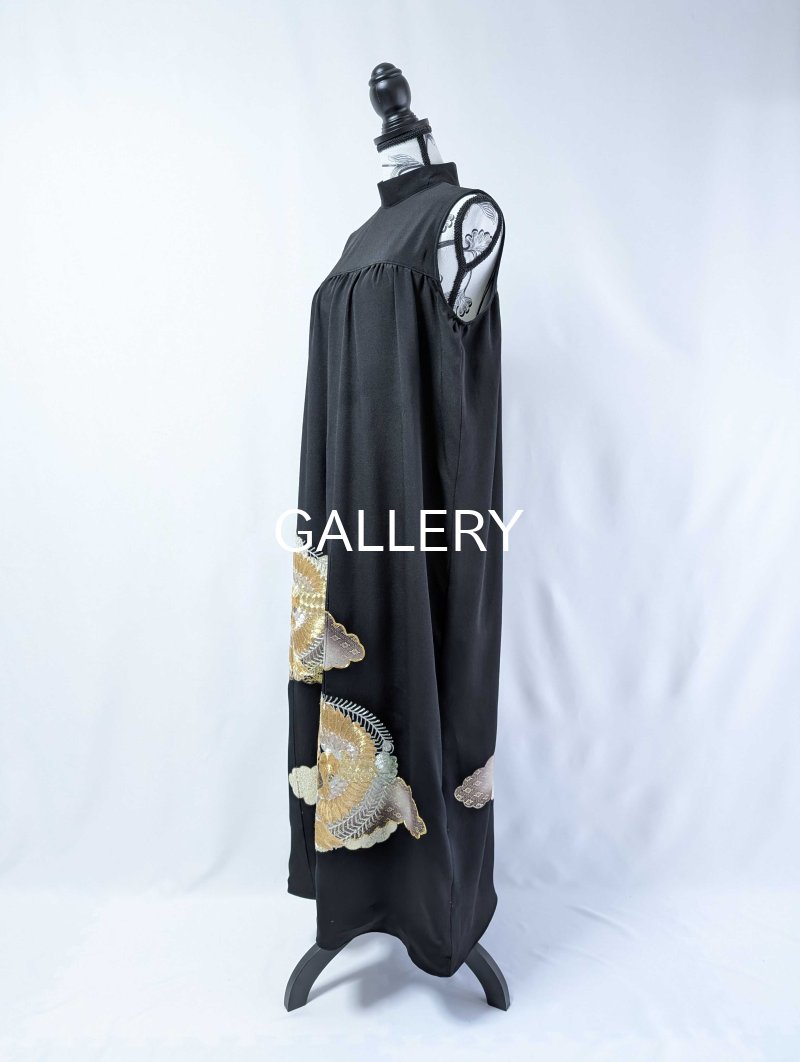 画像26: 【豪華金駒×向かい鳳凰×雲取り菊菱】黒留袖ハイネックドレス&ショートジャケットセット (26)