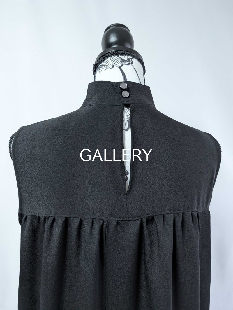 画像30: 【豪華金駒×向かい鳳凰×雲取り菊菱】黒留袖ハイネックドレス&ショートジャケットセット (30)