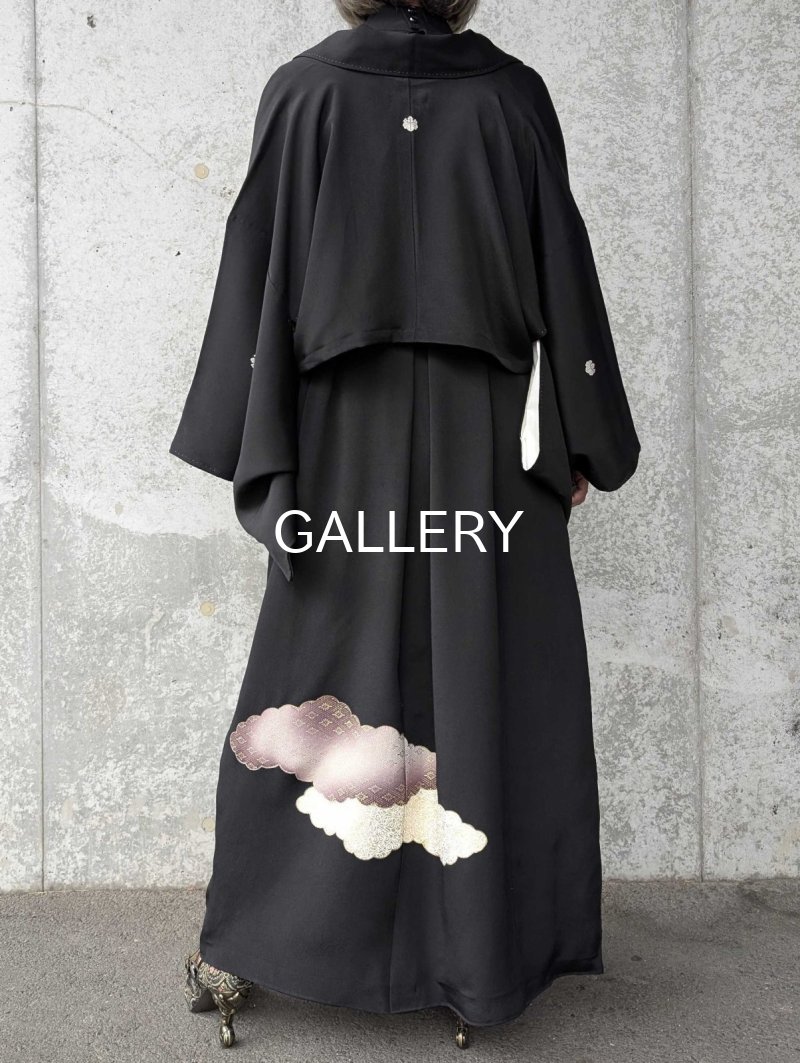 画像8: 【豪華金駒×向かい鳳凰×雲取り菊菱】黒留袖ハイネックドレス&ショートジャケットセット (8)