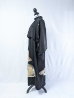 画像16: 【豪華金駒×向かい鳳凰×雲取り菊菱】黒留袖ハイネックドレス＆ショートジャケットセット (16)