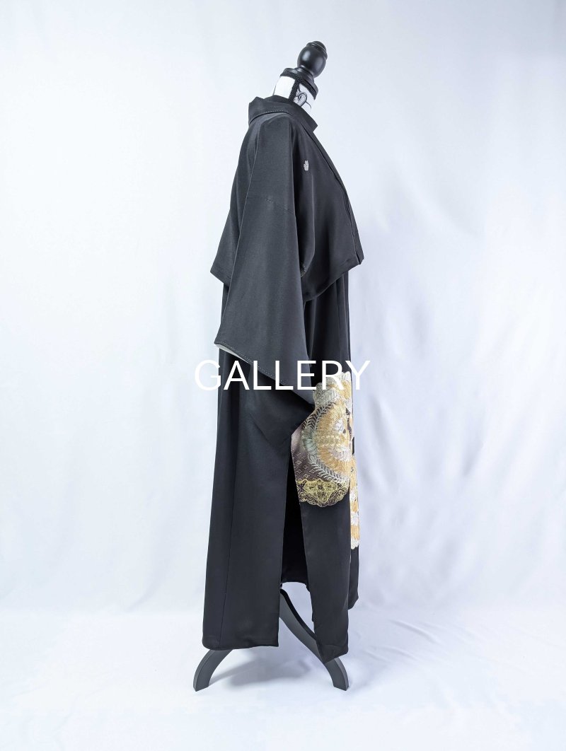 画像21: 【豪華金駒×向かい鳳凰×雲取り菊菱】黒留袖ハイネックドレス&ショートジャケットセット (21)