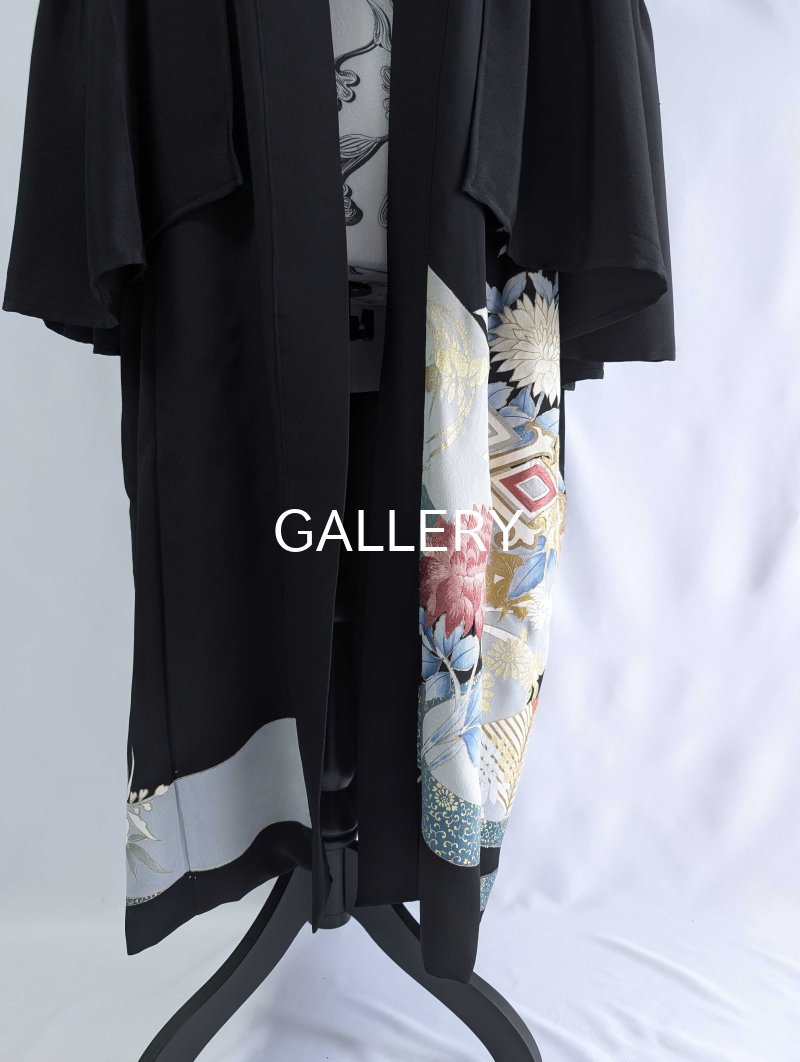 画像27: 【刺繍芍薬×雲取り】黒留袖フリルケープスリーブカーディガンコート (27)