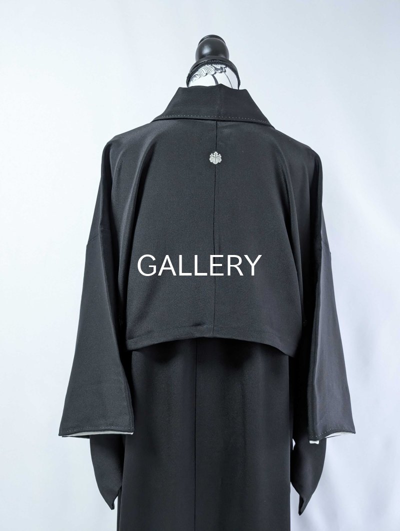 画像19: 【豪華金駒×向かい鳳凰×雲取り菊菱】黒留袖ハイネックドレス&ショートジャケットセット (19)