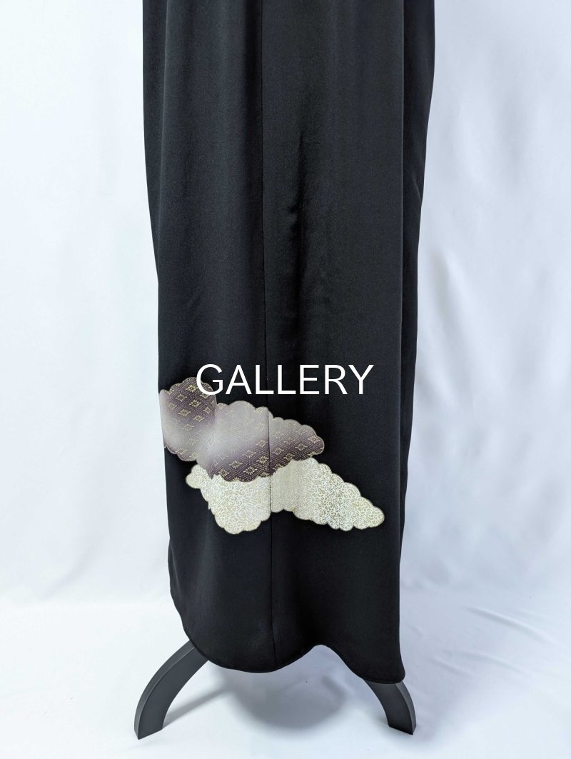 画像29: 【豪華金駒×向かい鳳凰×雲取り菊菱】黒留袖ハイネックドレス&ショートジャケットセット (29)