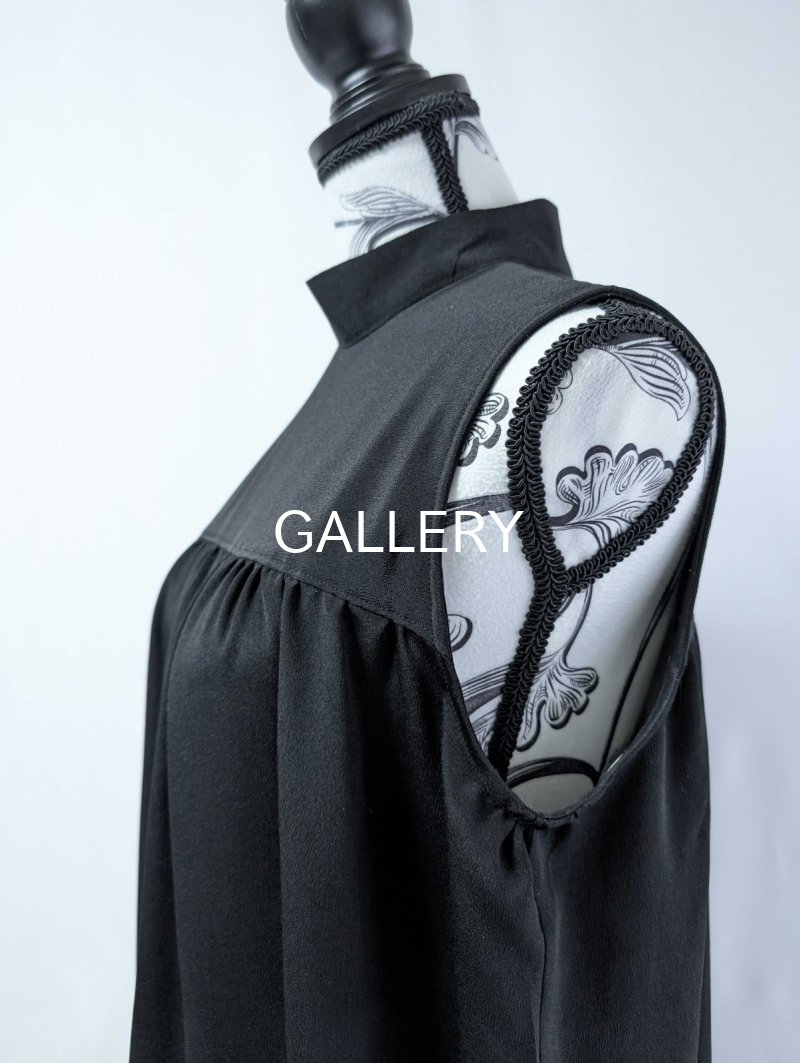 画像27: 【豪華金駒×向かい鳳凰×雲取り菊菱】黒留袖ハイネックドレス&ショートジャケットセット (27)