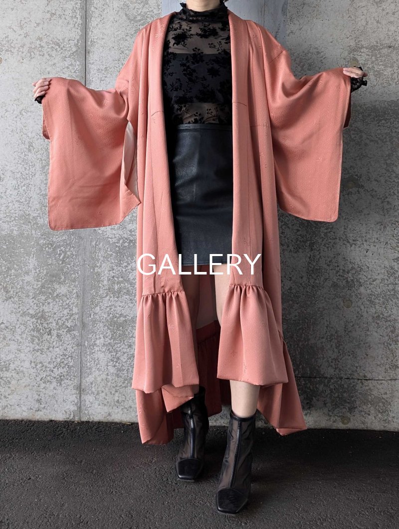 画像3: 【剣片喰紋×紅梅色×草花地紋】一つ紋付き色無地フリルガウン (3)