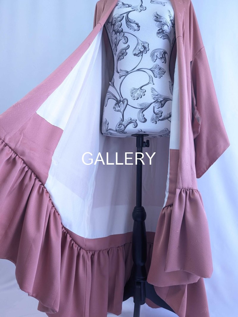 画像14: 【剣片喰紋×紅梅色×草花地紋】一つ紋付き色無地フリルガウン (14)