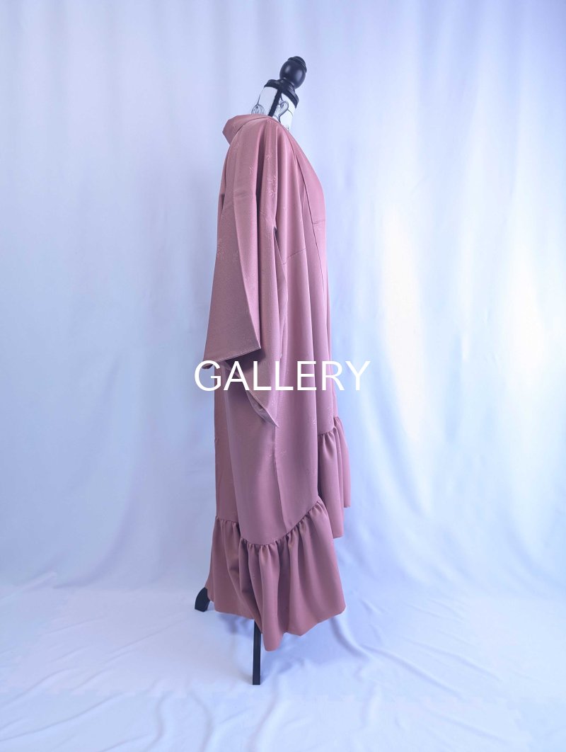 画像13: 【剣片喰紋×紅梅色×草花地紋】一つ紋付き色無地フリルガウン (13)