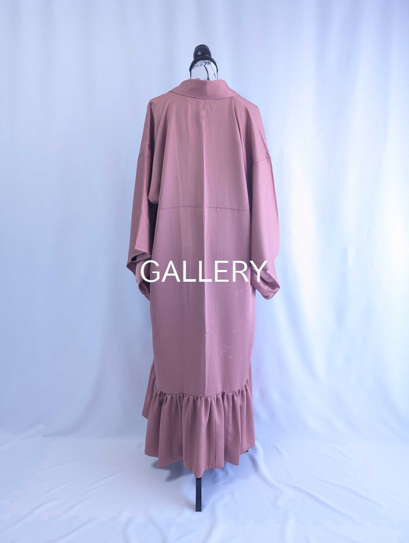 画像11: 【剣片喰紋×紅梅色×草花地紋】一つ紋付き色無地フリルガウン (11)