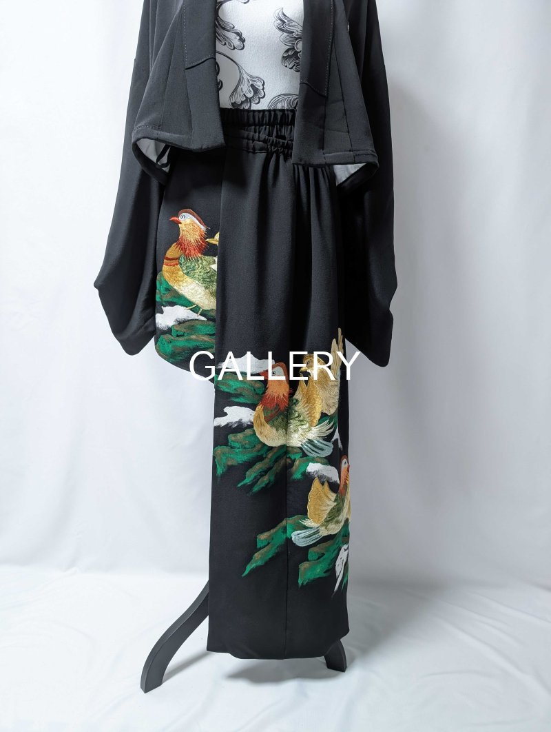 画像22: 【刺繍鴛鴦×丸に違い鷹の羽紋】黒留袖ショートパンツセットアップ＆オーバースカート (22)