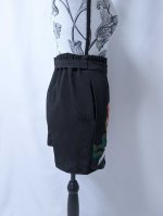 画像12: 【刺繍鴛鴦×丸に違い鷹の羽紋】黒留袖ショートパンツセットアップ＆オーバースカート (12)