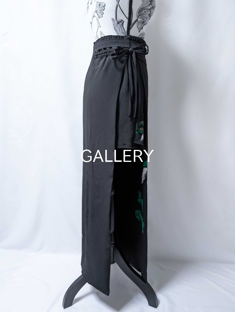 画像36: 【刺繍鴛鴦×丸に違い鷹の羽紋】黒留袖ショートパンツセットアップ＆オーバースカート (36)