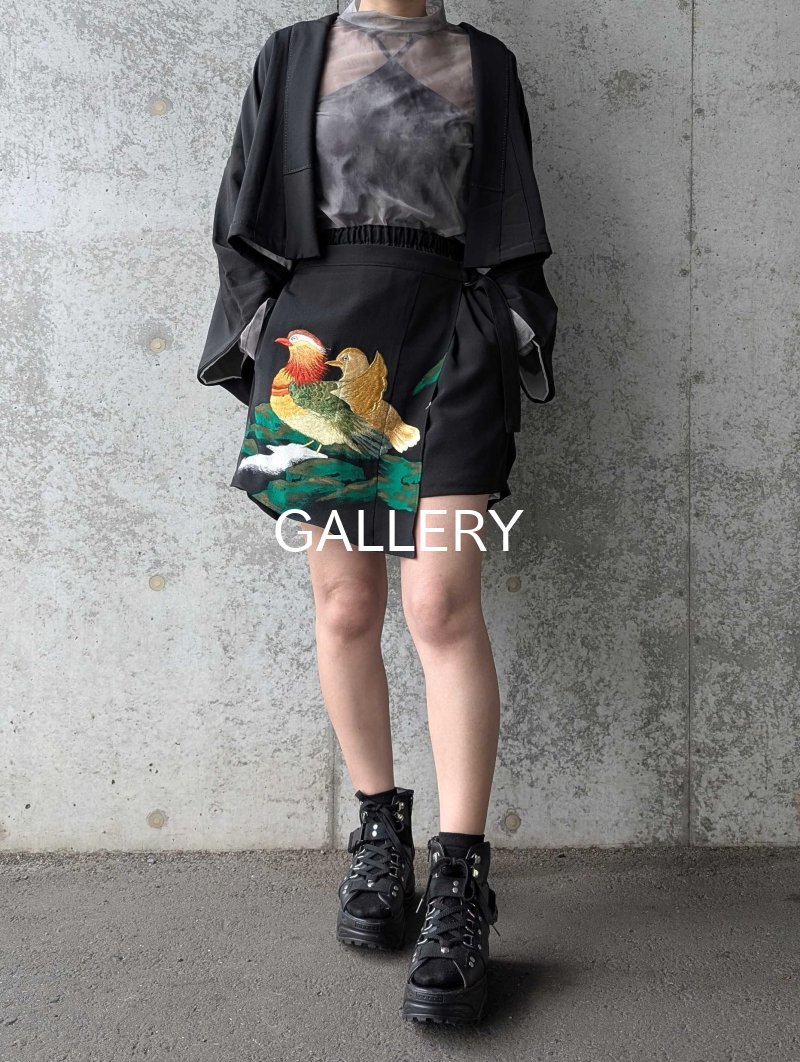 画像5: 【刺繍鴛鴦×丸に違い鷹の羽紋】黒留袖ショートパンツセットアップ＆オーバースカート (5)