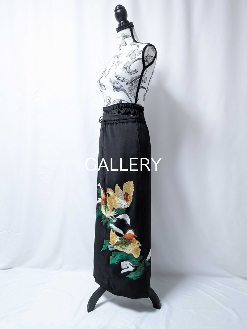 画像31: 【刺繍鴛鴦×丸に違い鷹の羽紋】黒留袖ショートパンツセットアップ＆オーバースカート (31)