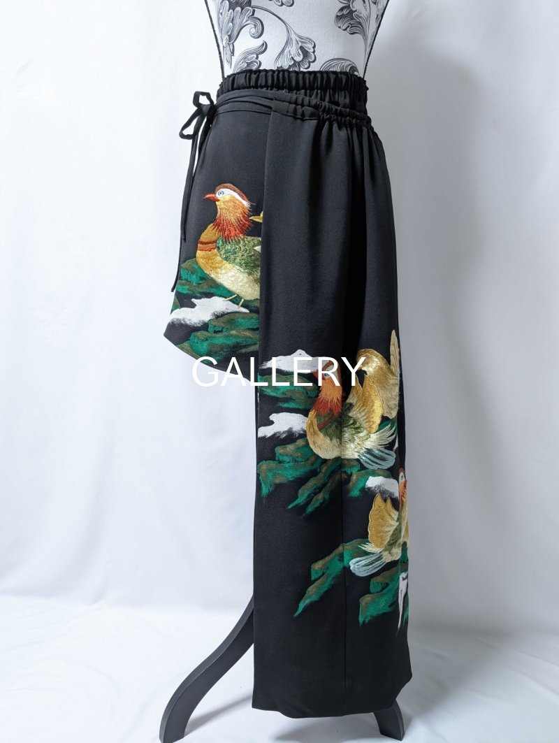 画像28: 【刺繍鴛鴦×丸に違い鷹の羽紋】黒留袖ショートパンツセットアップ＆オーバースカート (28)