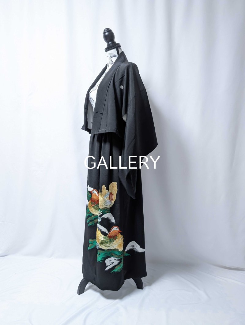 画像23: 【刺繍鴛鴦×丸に違い鷹の羽紋】黒留袖ショートパンツセットアップ＆オーバースカート (23)