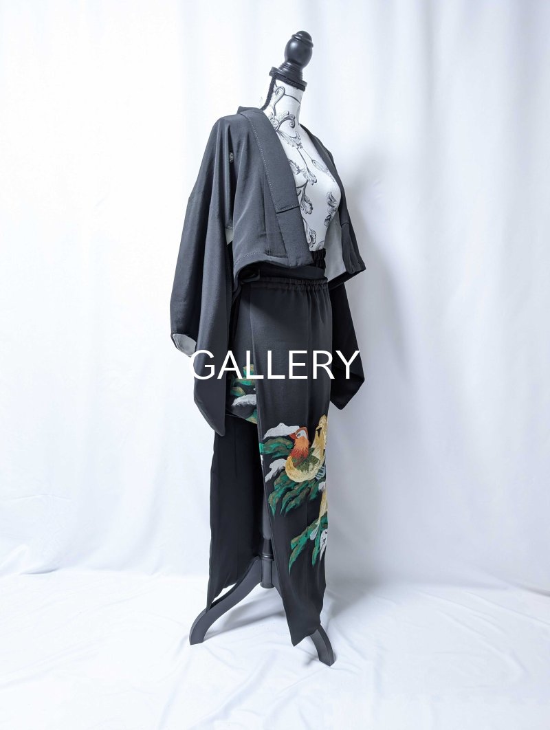 画像44: 【刺繍鴛鴦×丸に違い鷹の羽紋】黒留袖ショートパンツセットアップ＆オーバースカート (44)