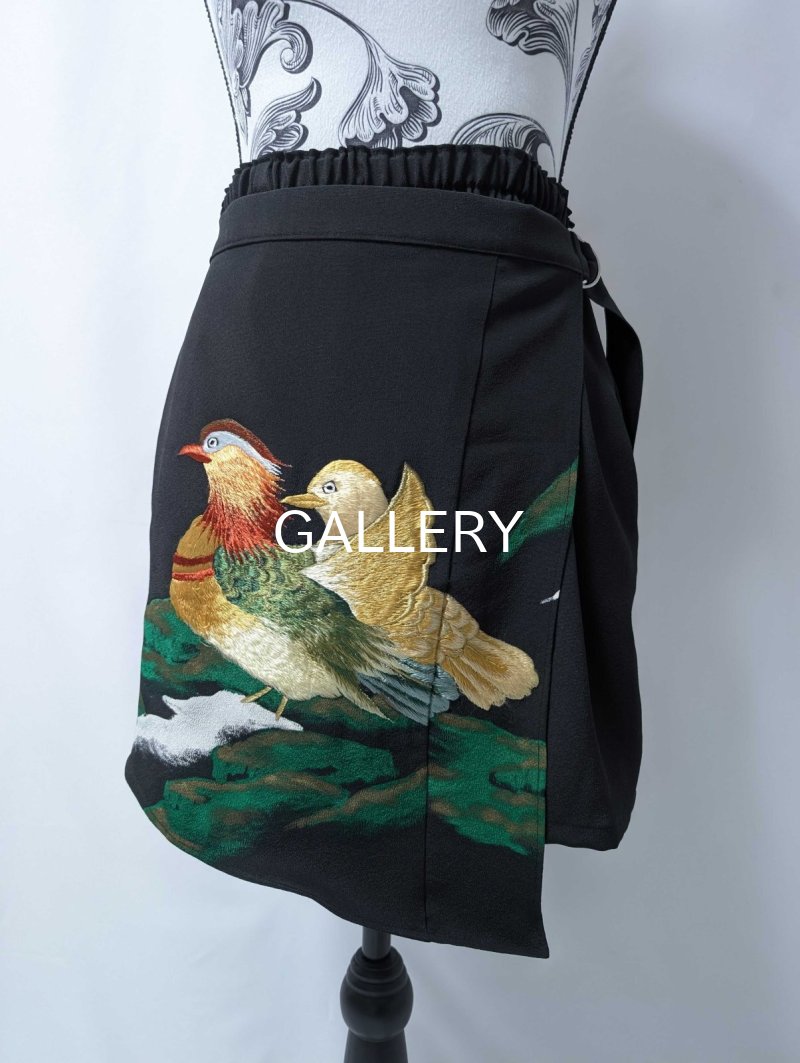 画像8: 【刺繍鴛鴦×丸に違い鷹の羽紋】黒留袖ショートパンツセットアップ＆オーバースカート (8)