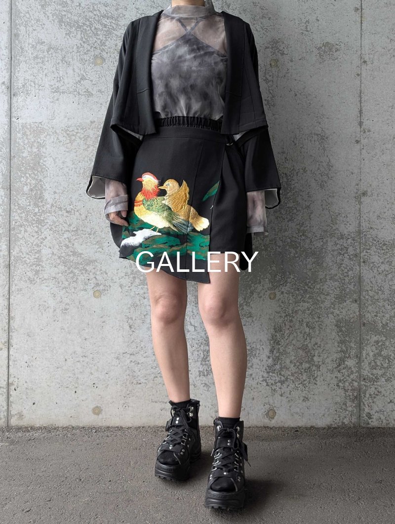 画像3: 【刺繍鴛鴦×丸に違い鷹の羽紋】黒留袖ショートパンツセットアップ＆オーバースカート (3)