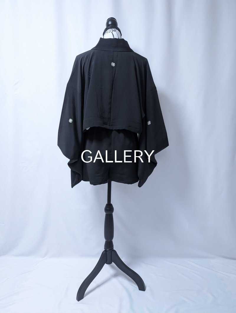 画像16: 【刺繍鴛鴦×丸に違い鷹の羽紋】黒留袖ショートパンツセットアップ＆オーバースカート (16)